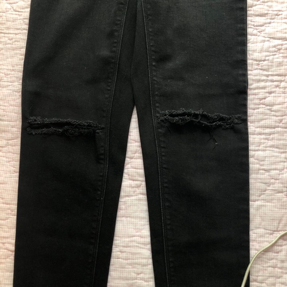Zara High Waisted Black Distressed Jeans 🖤 - Picture 5 of 6